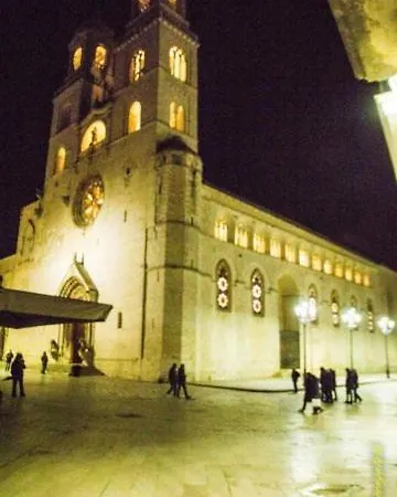 Le Camelie ألتامورا